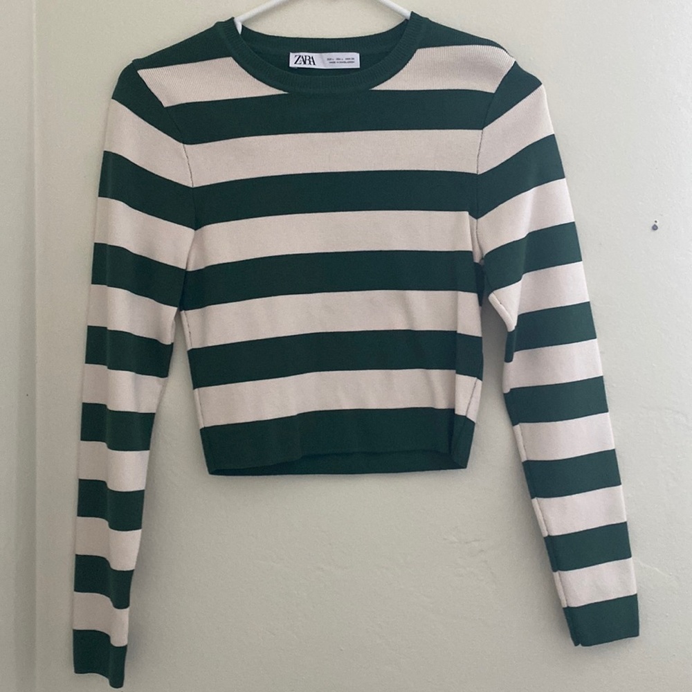 Green and Off White Zara long sleeve crop top💚🤍